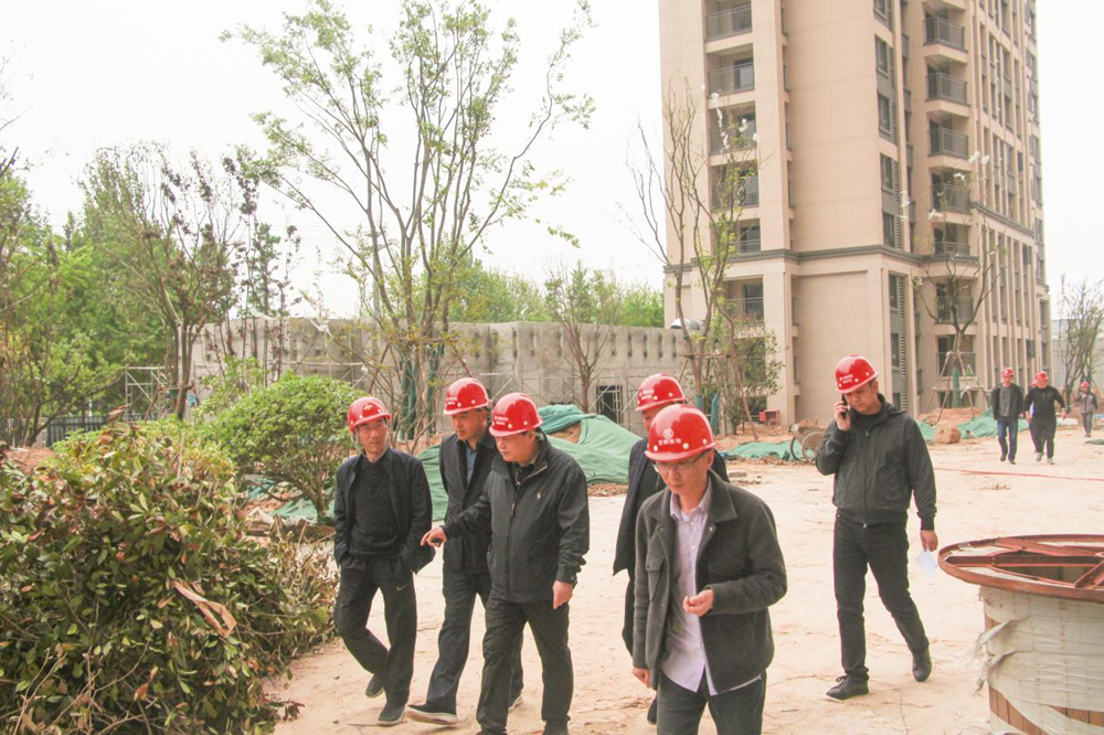 鄭州市國(guó)資委黨委書(shū)記、主任李秀山一行到美好天境苑項(xiàng)目調(diào)研指導(dǎo)安全生產(chǎn)工作