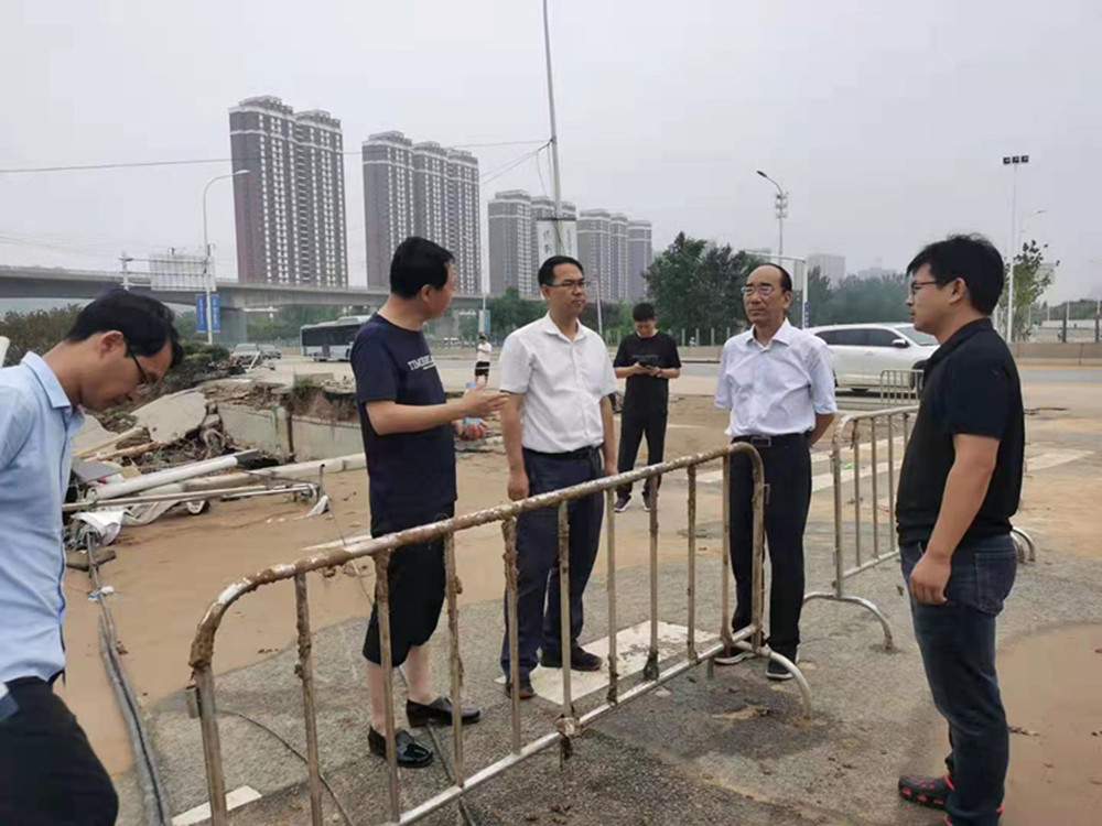 集團(tuán)公司黨委書記、董事長、總經(jīng)理秦廣遠(yuǎn)赴市政項(xiàng)目檢查指導(dǎo)災(zāi)后恢復(fù)重建工作
